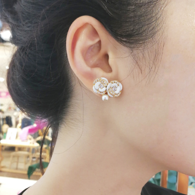 Grossé Earrings - Blanc Camelia - Gold Plated - Pearl - Cream - Crystals - Flower - 18x22 mm - GJ63809