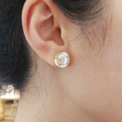 Grossé Ohrstecker - Blanc Camelia - Goldfarbe - Kristalle - Vergoldet - Blüme - Ø 13 mm