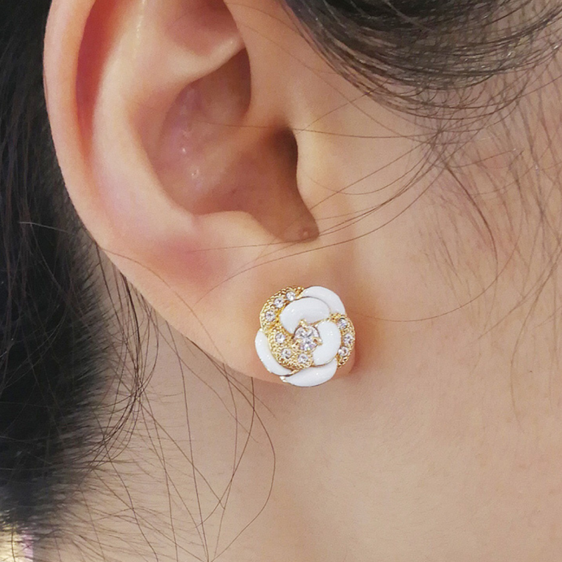 Grossé Earrings - Blanc Camelia - Gold Coloured - Crystals - Gold Plated - Flower - Ø 13 mm - GJ63811