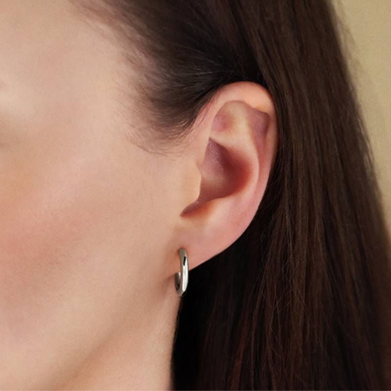 Traveller Earrings - Hoop Earrings - Silver Coloured - 3/4 Hoop - Stainless Steel - 15 x 2,5 mm