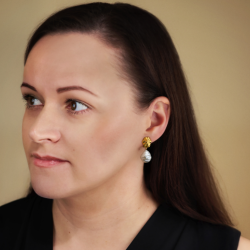 Traveller Clip-on Earrings - Drop Earrings - 22ct Gold Plated - Pearl - 14x12 mm - White -  30x12 mm - 114337