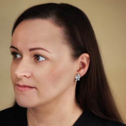 Traveller Clip Oorbellen - Zilverkleurig - Kristallen - Geplatineerd - Bloem - 20x12 mm