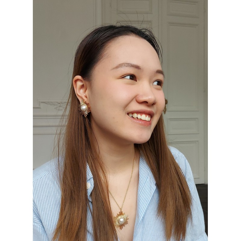 Grossé Clip-on Earrings - Future Floral - Gold Coloured - Pearls - White - Gold Plated - 35x30 mm - GJ64781