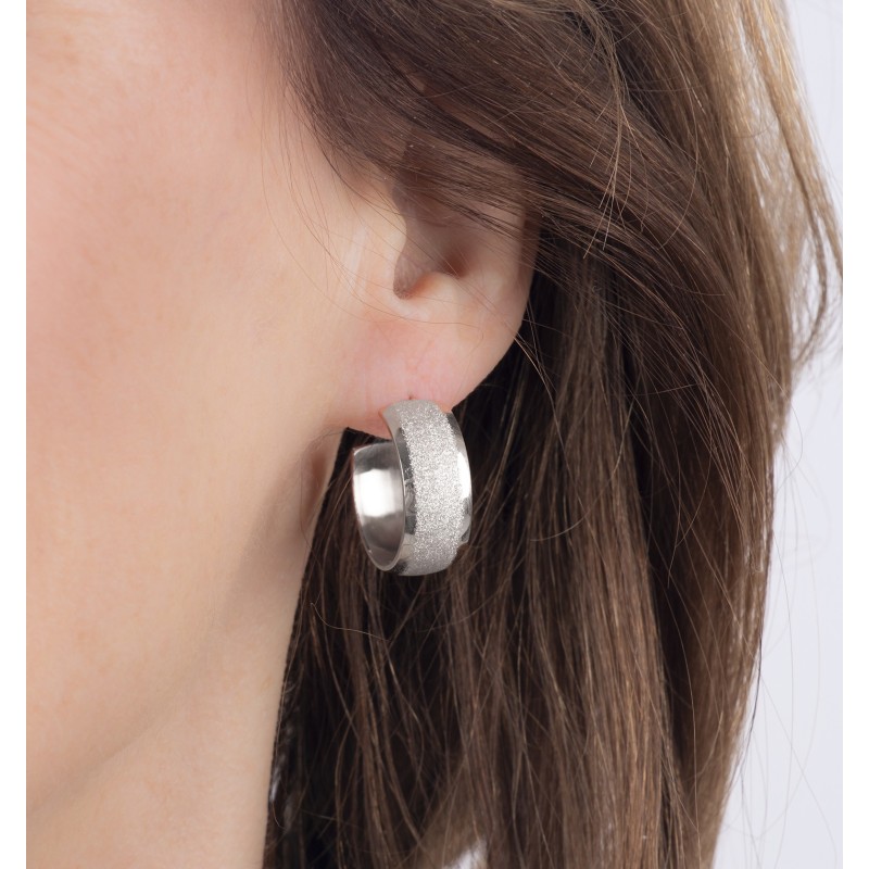 Traveller Earrings - Hoops - Women - Stainless Steel - Silver Coloured - Glitter - 23mm