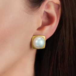 Traveller Clip-on Earrings - Gold Plated - Half Pearls - 16mm - White - 18x18mm