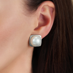 Traveller Clip Oorbellen - Zilverkleurig - Halve Parels - 16mm - Wit - Geplatineerd - 18x18mm