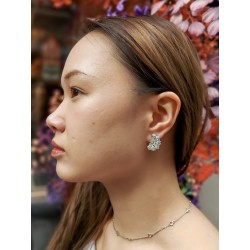 Traveller Clip Oorbellen - Zilverkleurig - Kristal - Bloem - Geplatineerd - 20x12 mm - 157747