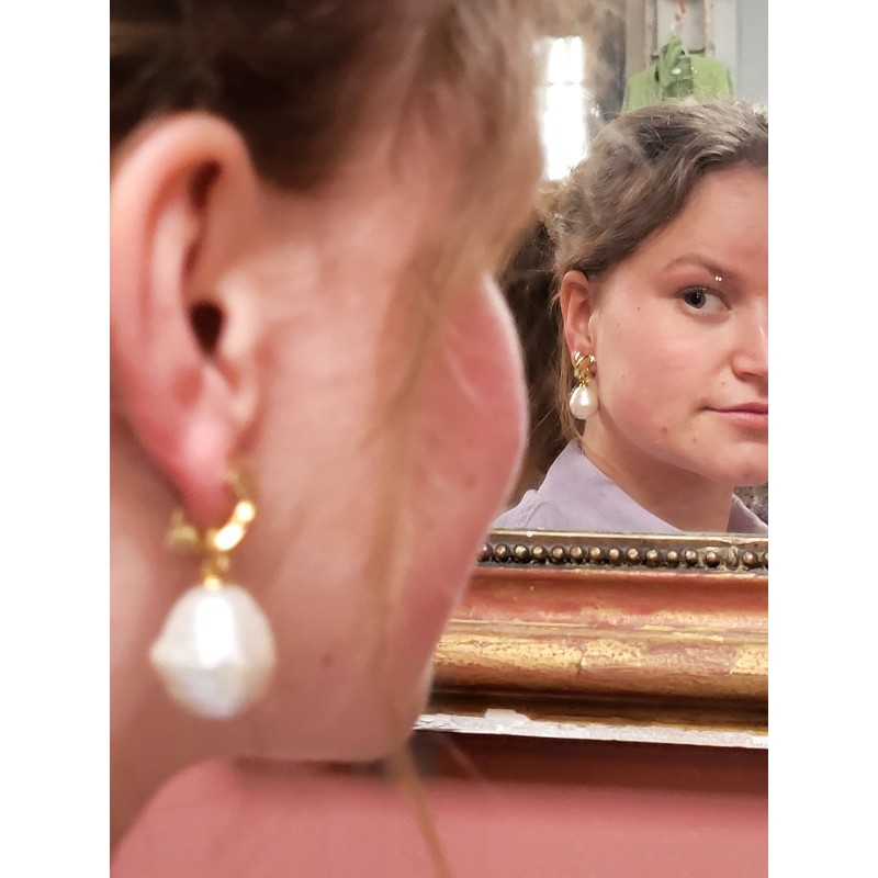 Traveller Clip-on Earrings - Drop - Gold Plated - Baroque Pearl - 17x20mm - White - 40x15mm