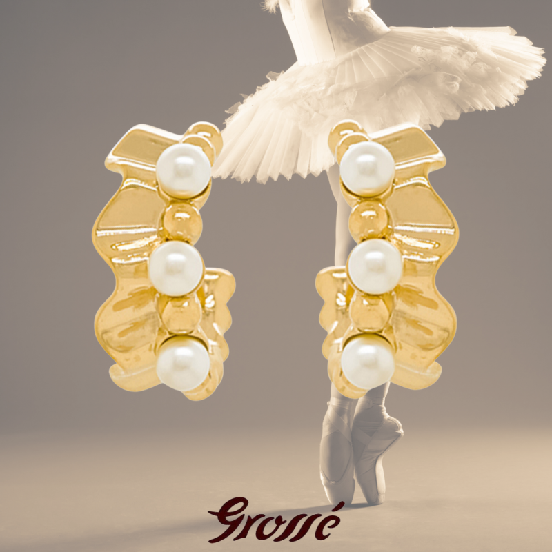 Grossé Clip-on Earrings - Ruffle Pearl - Gold Plated - Pearls - White - 16x7 mm