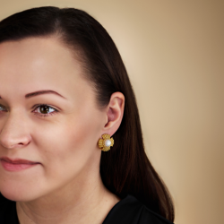 Traveller Clip-on Earrings - Gold Coloured - Pearls - 10 mm - White - Gold Plated - Flower - 23 mm - 114276
