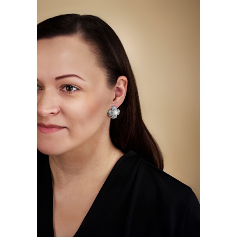 Traveller Clip-on Earrings - Silver Coloured - Pearls - 10mm - White - Platinum Plated - Flower - 23 mm - 114277