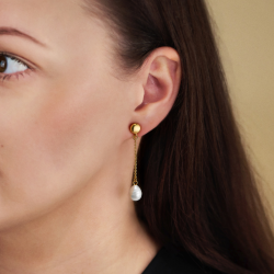 Traveller Clip-on Earrings - Drop Earring - Gold Plated - Baroque Pearls - 10x8mm - White - 50x8mm