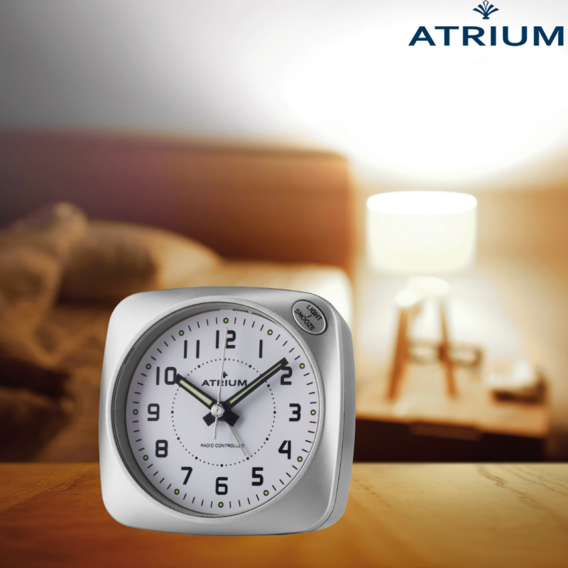 ATRIUM Wekker - Radiogestuurd - Analoog - Geen tikgeluid - Afgerond vierkant model - Duidelijk - Zilver - A610-19