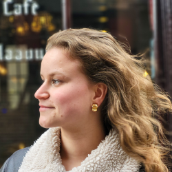 Traveller Clip-on Earrings - Gold coloured - Shiny - 22ct Gold plated - Half hoops - 18 mm - 138009