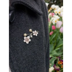 Grossé Broche Dames - Sakura - Geplatineerd - Kersenbloesem - Witte Parel - Zirkonia - Emaillen Blaadjes - GJ30534P