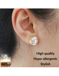 Grossé Earrings - Blanc Camelia - Gold Coloured - Crystals - Gold Plated - Flower - Ø 13 mm - GJ63811